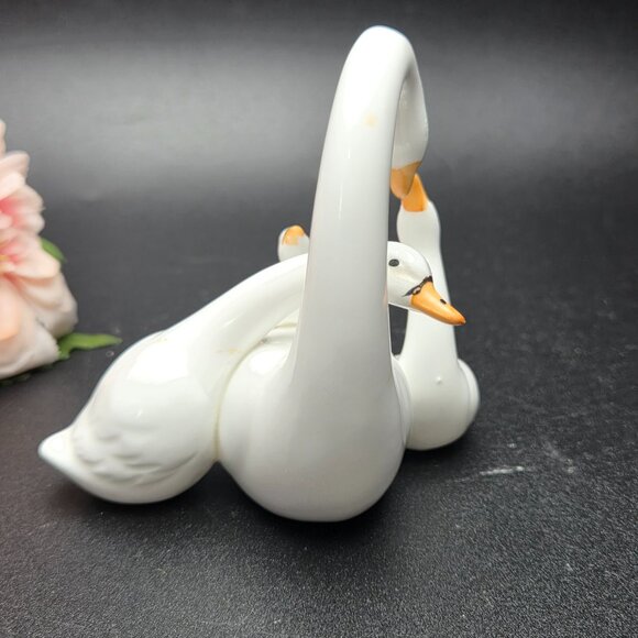 Vintage Royal Ascot Family Figurine Mother Swan & Baby Swans Cygnets Bone China - Picture 2 of 12